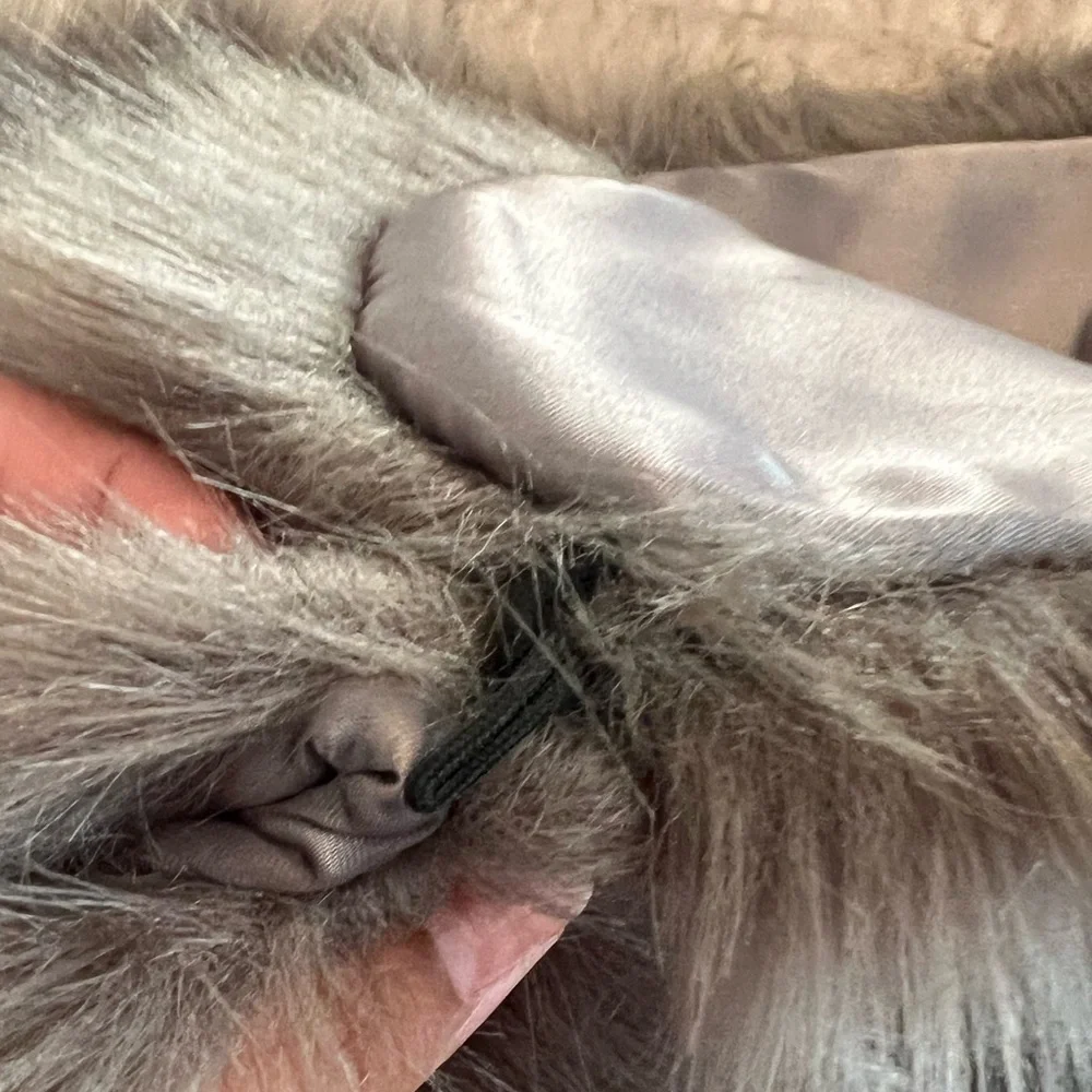 NWT Grey Faux Fur Shaw - Picture 5 of 6